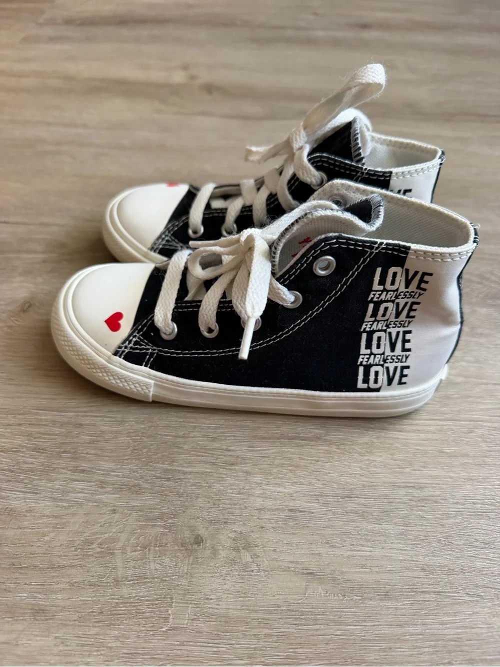 Converse Toddler’s High-Top Sneakers Black White Love red heart SZ 10